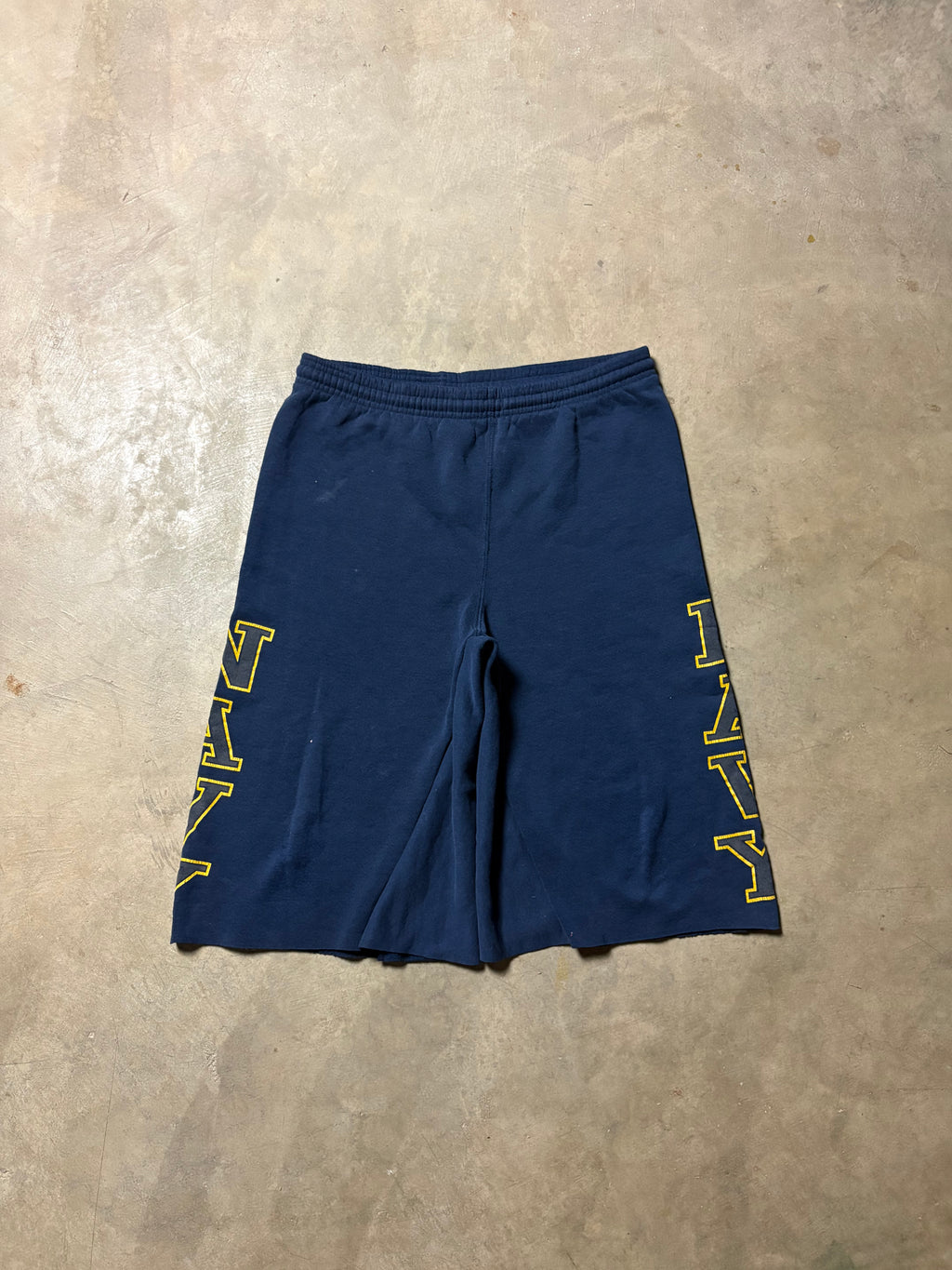 Vintage Navy 3/4 Baggy Sweatshort - M