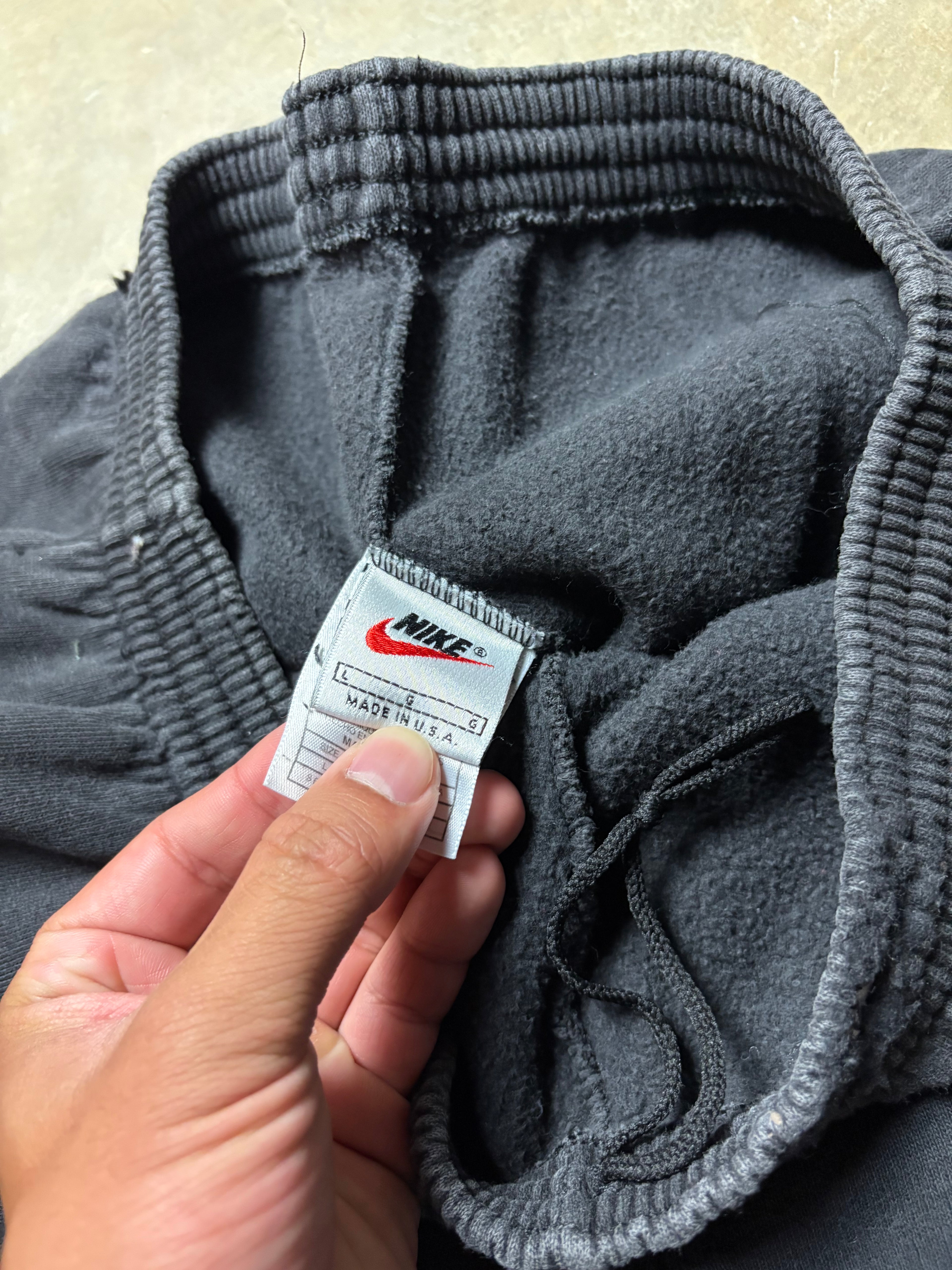 Vintage 90's Distressed Nike Baggy 3/4 Sweatshort - L