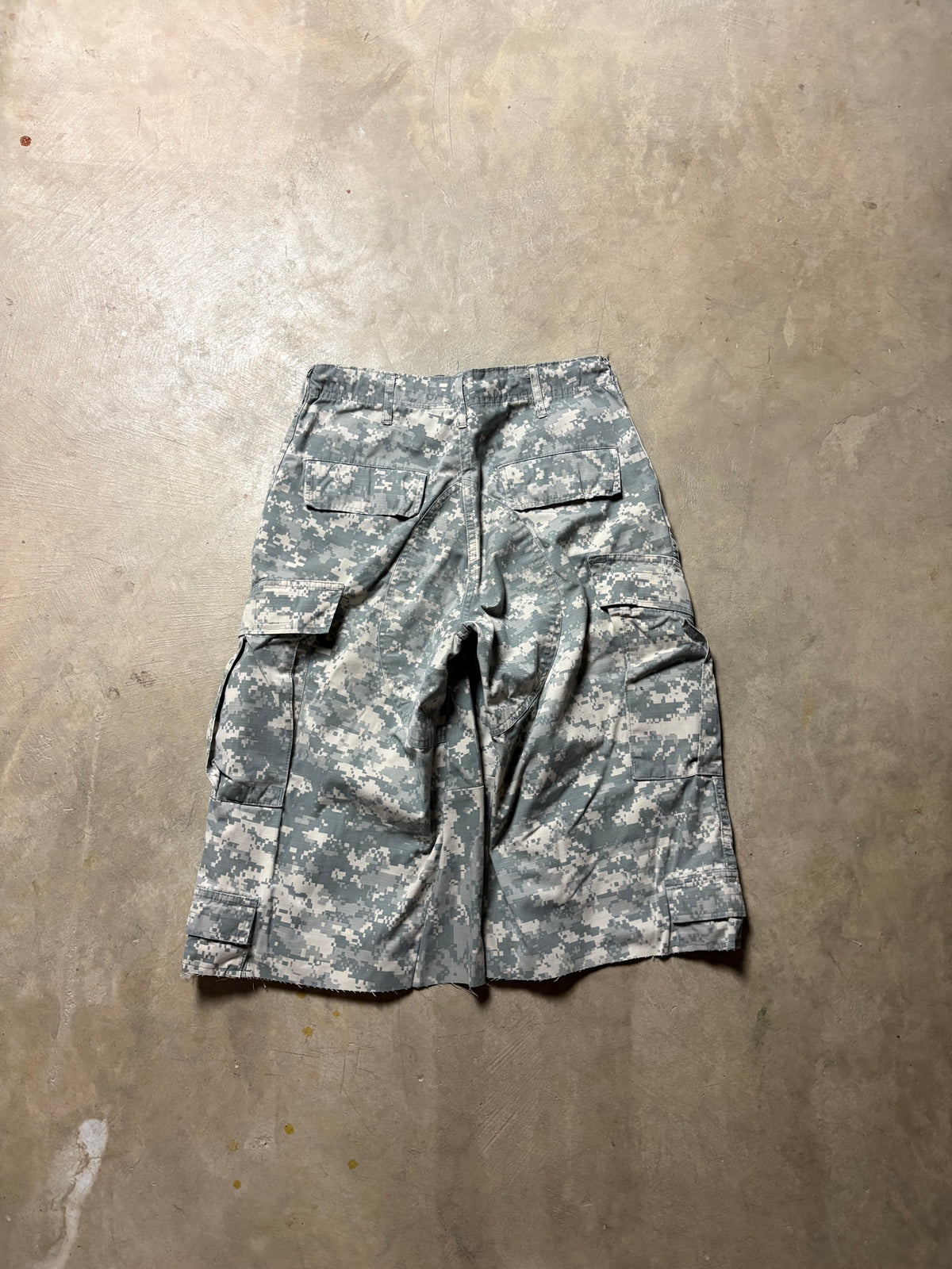 Vintage Digital Camo 3/4 Short - 28