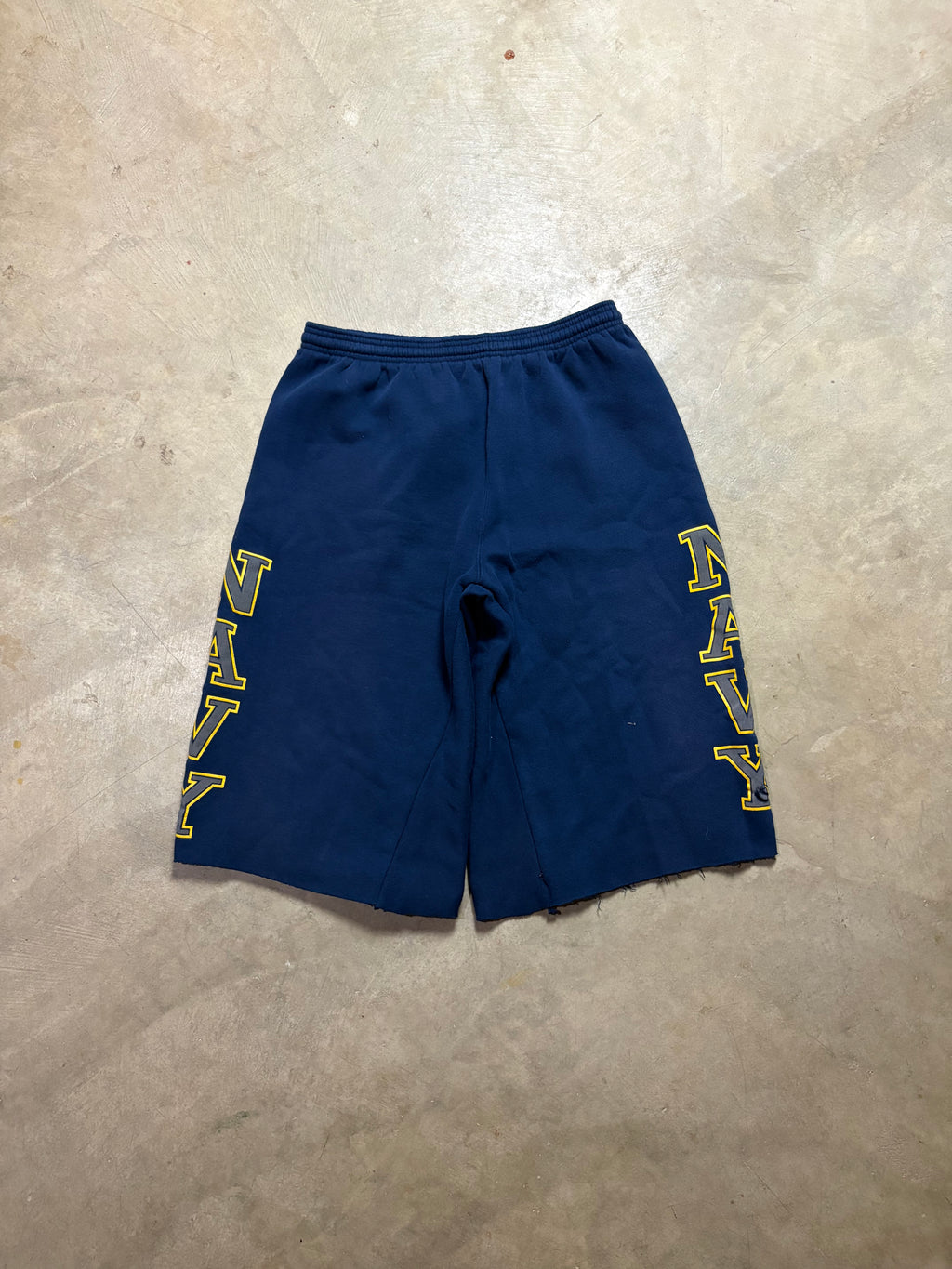 Vintage Navy 3/4 Baggy Sweatshort - L