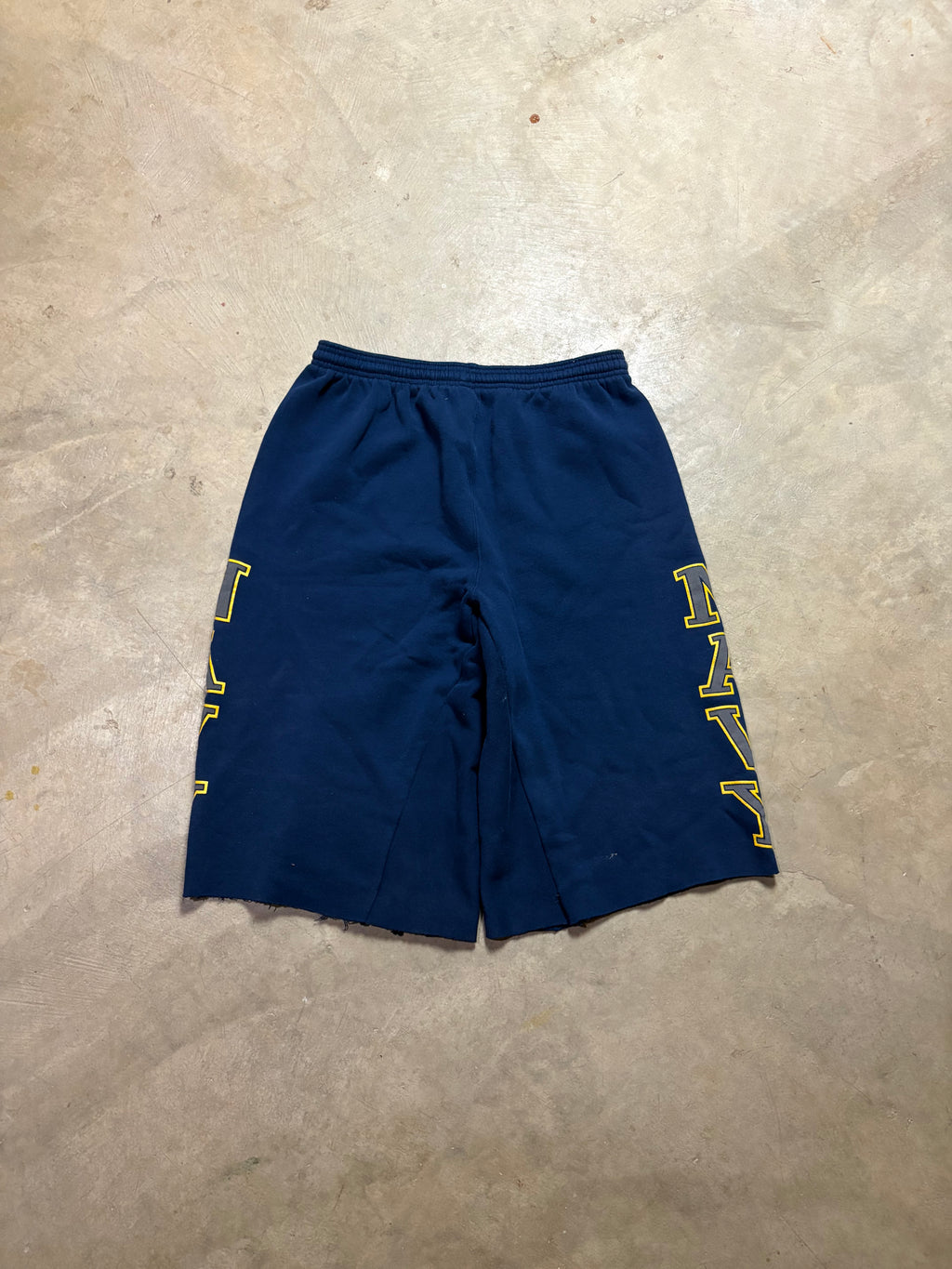 Vintage Navy 3/4 Baggy Sweatshort - L